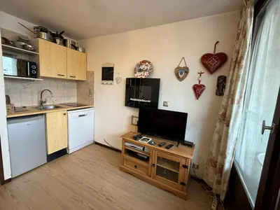 Cuisine ou kitchenette dans l'établissement Studio Cabine à Tignes Le Lac avec Balcon et Casier à Skis - FR-1-502-452