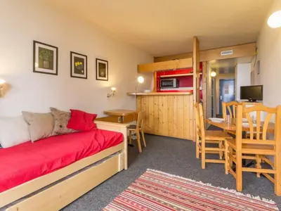Télévision ou salle de divertissement dans l'établissement Studio cabine pour 5 pers, balcon, Les Arcs 2000 - FR-1-346-443