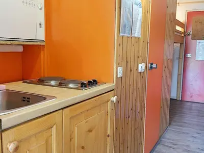 Cuisine ou kitchenette dans l'établissement Joli studio cabine rénové · 4 personnes · Balcon au sud/ouest - FR-1-346-390