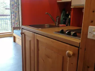 Cuisine ou kitchenette dans l'établissement Joli studio cabine rénové · 4 personnes · Balcon au sud/ouest - FR-1-346-390