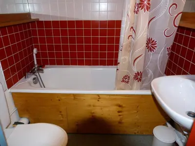 Salle de bains dans l'établissement Résidence Aiguille Grive Bat Iii - Appartement 2 pièces 6 personnes en duplex, skis aux pieds, dans le village de Charmettoger à Arc 1800 MAE-1708