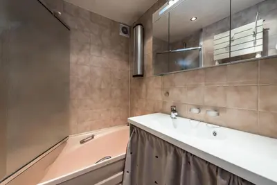 Salle de bains dans l'établissement Résidence Hauts Lieux - Grand studio cabine au centre de Tignes Le Lac MAE-7414