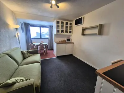 Cuisine ou kitchenette dans l'établissement Résidence Plein Soleil - Studio lumineux avec balcon · Skis aux pieds MAE-7474