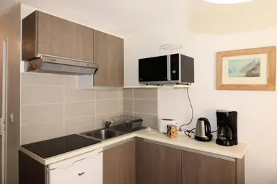 Cuisine ou kitchenette dans l'établissement Résidence Olympiques - Studio à Tignes 1800 MAE-7484