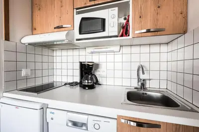 Cuisine ou kitchenette dans l'établissement Résidence Home Club - Studio proche des pistes et commerces MAE-7494
