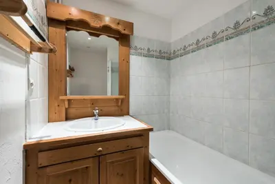 Salle de bains dans l'établissement Résidence Home Club - Studio avec vue sur le lac du Chevril MAE-7504