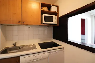 Cuisine ou kitchenette dans l'établissement Résidence Hameau Du Borsat 1& 2 - Appartement résidence Hameau du Borsat MAE-7524