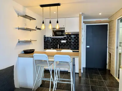 Cuisine ou kitchenette dans l'établissement Résidence Hameau Du Borsat 1& 2 - Studio 22 m² entièrement rénové MAE-7544