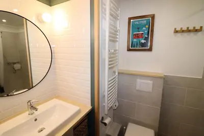Salle de bains dans l'établissement Résidence Hameau Du Borsat 1& 2 - Studio 22 m² entièrement rénové MAE-7544