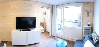 Télévision ou salle de divertissement dans l'établissement Résidence Hameau Du Borsat 1& 2 - Studio 22 m² entièrement rénové MAE-7544