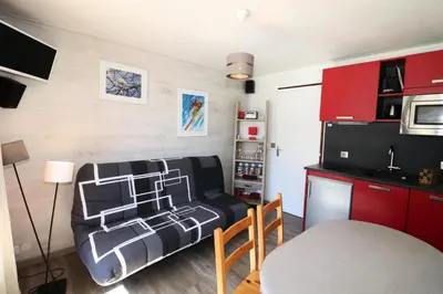 Cuisine ou kitchenette dans l'établissement Nouvelles Residences - Studio exposé Est MAE-7554