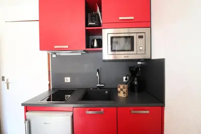 Cuisine ou kitchenette dans l'établissement Nouvelles Residences - Studio exposé Est MAE-7554