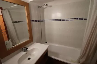 Salle de bains dans l'établissement Résidence Rond Point Des Pistes C - Studio·Proche des pistes·Balcon MAE-7584