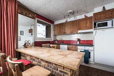 Cuisine ou kitchenette dans l'établissement Résidence Grande Balme I - Grand studio cabine avec balcon MAE-7664