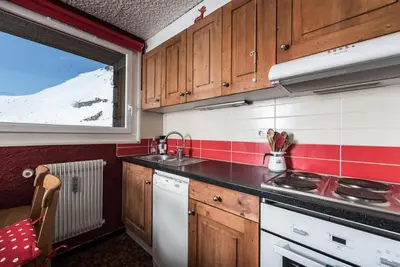 Cuisine ou kitchenette dans l'établissement Résidence Grande Balme I - Grand studio cabine avec balcon MAE-7664