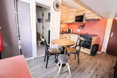 Cuisine ou kitchenette dans l'établissement Résidence Glaciers - Studette pour 2 personnes au Lavachet MAE-7724