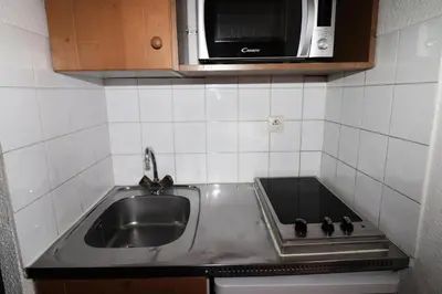 Cuisine ou kitchenette dans l'établissement Résidence Rond Point Des Pistes B - Studio·Proche des pistes·Balcon MAE-7734