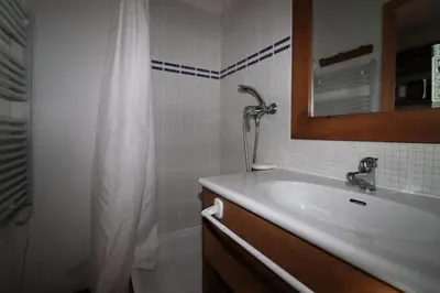 Salle de bains dans l'établissement Résidence Rond Point Des Pistes B - Studio·Proche des pistes·Balcon MAE-7734