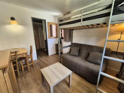 Coin salon dans l'établissement Résidence Rond Point Des Pistes A - Appartement rond point des pistes Val Claret MAE-7744
