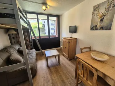 Télévision ou salle de divertissement dans l'établissement Résidence Rond Point Des Pistes A - Appartement rond point des pistes Val Claret MAE-7744