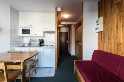 Cuisine ou kitchenette dans l'établissement Résidence Curling B3 - Studio au Curling B3 MAE-7784
