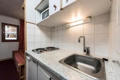 Cuisine ou kitchenette dans l'établissement Chalet Club Iv - Blanchot - Studio·Proches des pistes et commerces·Balcon MAE-7804