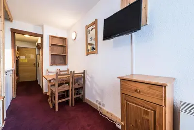 Télévision ou salle de divertissement dans l'établissement Chalet Club Iv - Blanchot - Studio·Proches des pistes et commerces·Balcon MAE-7804