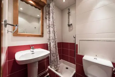 Salle de bains dans l'établissement Chalet Club Iv - Blanchot - Studio·Proches des pistes et commerces·Balcon MAE-7804