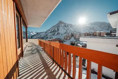 Vue générale sur la montagne ou vue sur la montagne depuis l'appartement