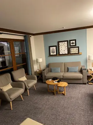 Coin salon dans l'établissement Appartement Arc 1950 - Manoir de Savoie