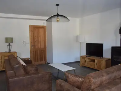 Télévision ou salle de divertissement dans l'établissement Bel appartement 4 pièces avec grande terrasse à Pralognan-la-Vanoise - FR-1-464-205
