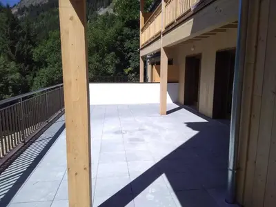 Balcon ou terrasse dans l'établissement Bel appartement 4 pièces avec grande terrasse à Pralognan-la-Vanoise - FR-1-464-205
