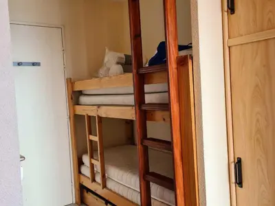 Un ou plusieurs lits dans un hébergement de l'établissement Appartement calme avec balcon pour 4 pers à Arc 2000 - FR-1-346-518