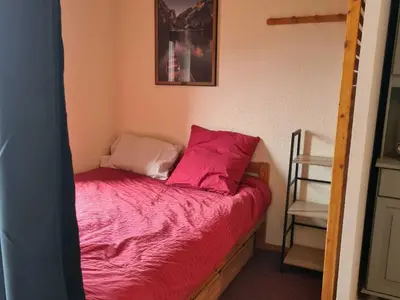 Un ou plusieurs lits dans un hébergement de l'établissement Appartement calme avec balcon pour 4 pers à Arc 2000 - FR-1-346-518
