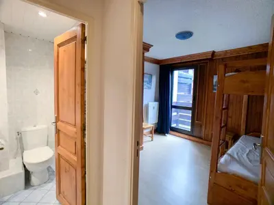 Salle de bains dans l'établissement Appartement Confortable pour 9 pers. avec Balcon à Tignes Val Claret - FR-1-502-387