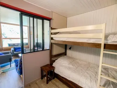 Un ou plusieurs lits dans un hébergement de l'établissement Appartement lumineux proche des pistes avec balcon et wifi à Tignes - FR-1-502-402