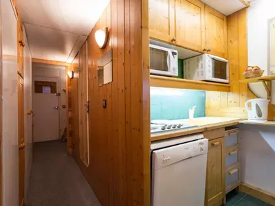 Cuisine ou kitchenette dans l'établissement Studio rénové 5 pers, ski aux pieds, balcon, animaux admis - FR-1-346-436