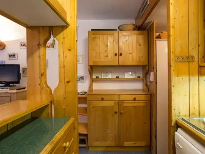 Cuisine ou kitchenette dans l'établissement Studio rénové 5 pers, ski aux pieds, balcon, animaux admis - FR-1-346-436