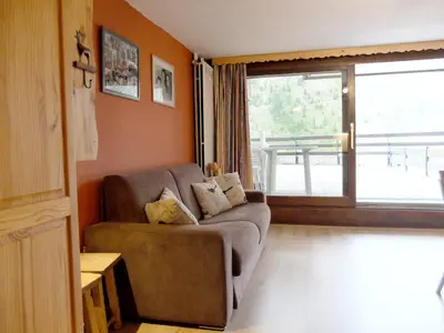 Coin salon dans l'établissement Studio ski aux pieds, balcon, animaux admis - FR-1-502-458