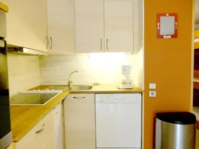 Cuisine ou kitchenette dans l'établissement Studio ski aux pieds, balcon, animaux admis - FR-1-502-458
