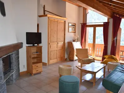 Télévision ou salle de divertissement dans l'établissement Appartement spacieux 8 pers - Proche télécabine - FR-1-464-207