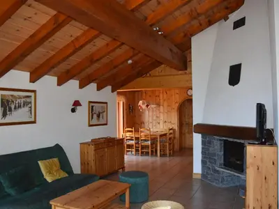 Télévision ou salle de divertissement dans l'établissement Appartement spacieux 8 pers - Proche télécabine - FR-1-464-207