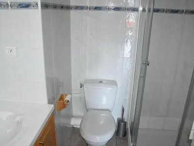Salle de bains dans l'établissement Appartement spacieux 8 pers - Proche télécabine - FR-1-464-207