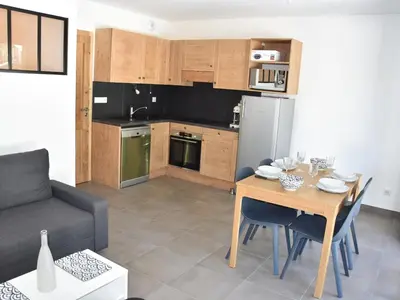 Cuisine ou kitchenette dans l'établissement Bel appartement avec grande terrasse et WiFi à Pralognan - FR-1-464-208