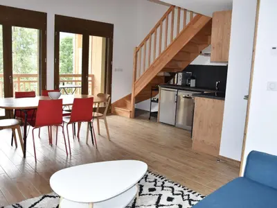 Cuisine ou kitchenette dans l'établissement Appartement Neuf avec Balcon à 400m des Remontées Mécaniques - Capacité 5 Personnes - FR-1-464-209