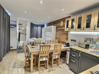 Cuisine ou kitchenette dans l'établissement Appartement 6 personnes avec Parking Couvert - 1 chambre - 4 lits - Netflix & wifi haut débit