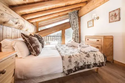 Un ou plusieurs lits dans un hébergement de l'établissement Madame Vacances Chalet La Grande Sassière