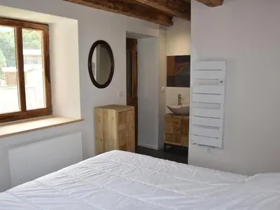 Un ou plusieurs lits dans un hébergement de l'établissement Charmante Maison de Village Rénovée - Près de Pralognan-La-Vanoise, 10 Pers, 3 Niveaux, Balcon Sud - FR-1-464-203
