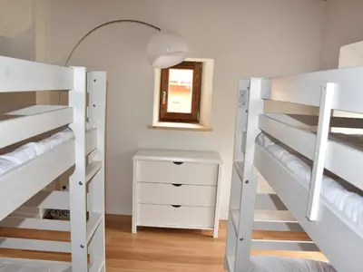 Un ou plusieurs lits dans un hébergement de l'établissement Charmante Maison de Village Rénovée - Près de Pralognan-La-Vanoise, 10 Pers, 3 Niveaux, Balcon Sud - FR-1-464-203