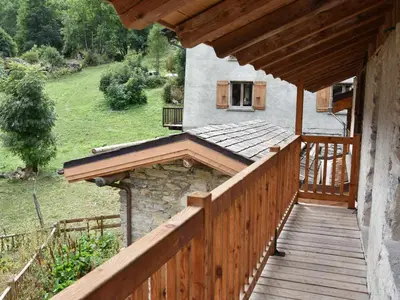 Balcon ou terrasse dans l'établissement Charmante Maison de Village Rénovée - Près de Pralognan-La-Vanoise, 10 Pers, 3 Niveaux, Balcon Sud - FR-1-464-203